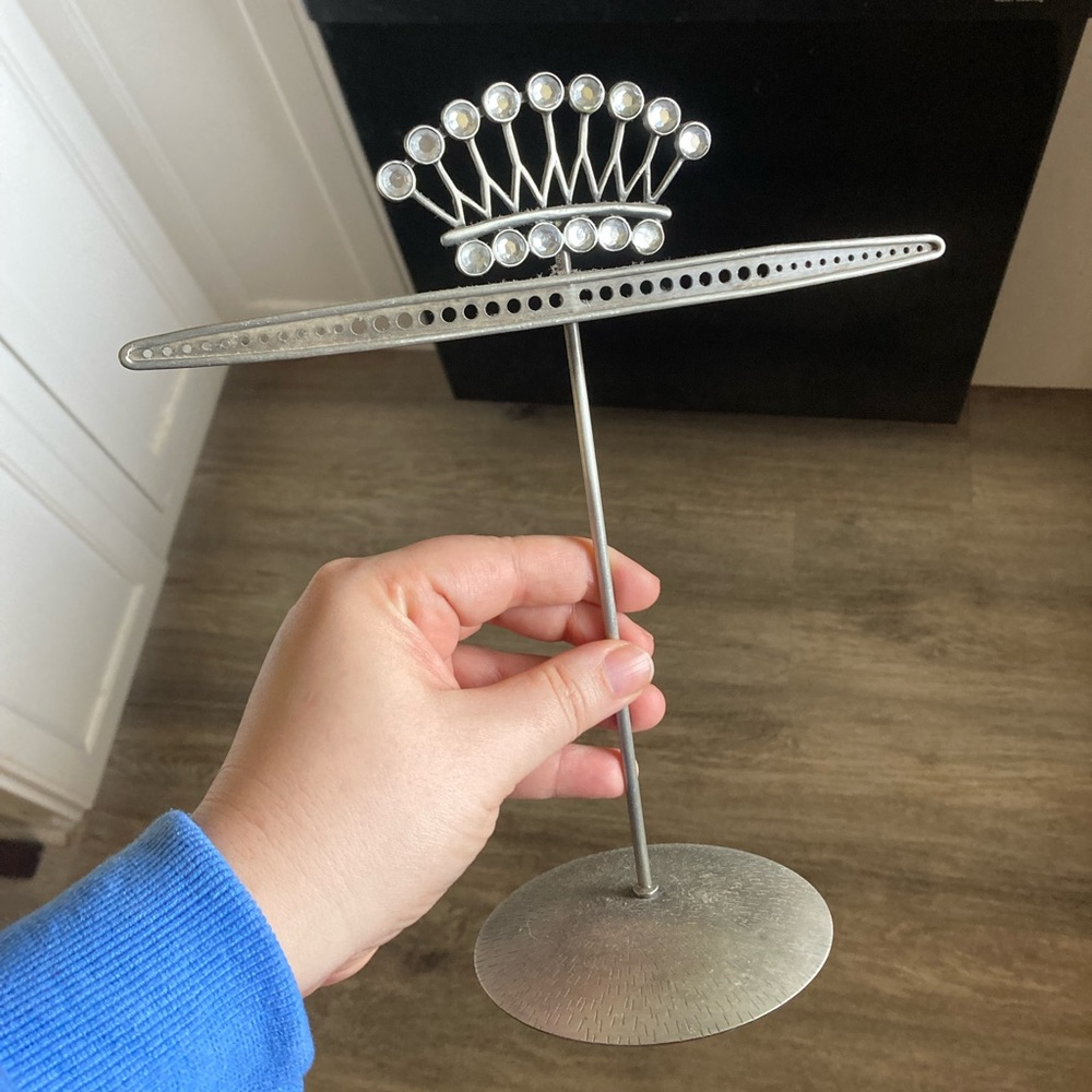 🆕 Beautiful rhinestone crown earring holder